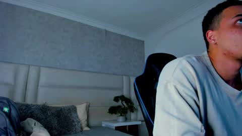 Snapshot of michael_reinolds chatting on 10.23.25 Michael online show from 10.23.25