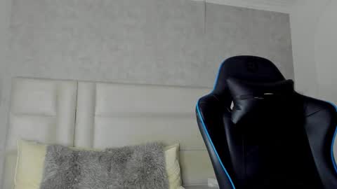 Snapshot of michael_reinolds chatting on 10.24.25 Michael online show from 10.24.25