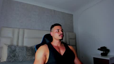 Snapshot of michael_reinolds chatting on 10.28.25 Michael online show from 10.28.25