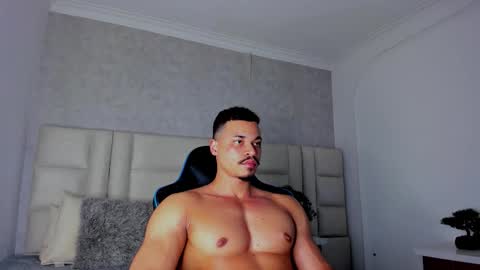 Snapshot of michael_reinolds chatting on 11.06.25 Michael online show from 11.06.25