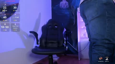 Snapshot of michaelbear_ chatting on 12.11.24 Michael online show from 12.11.24