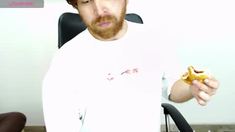 Snapshot of michaelhawtin chatting on 10.08.25 Michael  Contenido explcito online show from 10.08.25