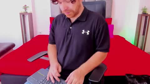 Snapshot of michaelhawtin chatting on 10.18.25 Michael  Contenido explcito online show from 10.18.25