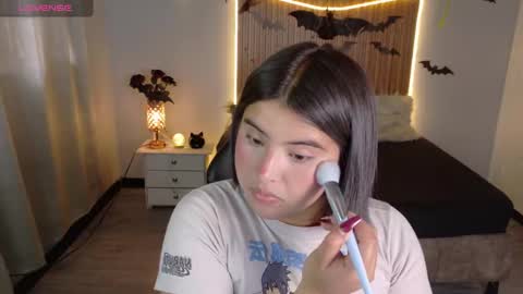 michell_petty01 online show from 10.15.25