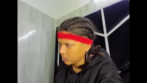 Snapshot of michell_rs chatting on 02.22.25 michell_rs online show from 02.22.25