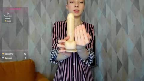 Snapshot of michelle_blond chatting on 02.21.25 michelle_blond online show from 02.21.25