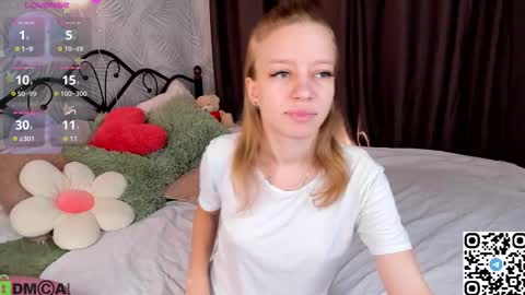 Snapshot of michelle_blond chatting on 09.13.25 michelle_blond online show from 09.13.25