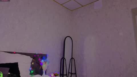 Snapshot of michelle_blond chatting on 05.20.26 michelle_blond online show from 05.20.26