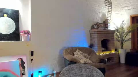 Snapshot of michi_souffl chatting on 12.12.24 Michi online show from 12.12.24