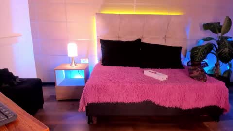 michonne_09 online show from 12.21.25