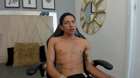 Snapshot of mickey_beasley chatting on 09.22.25 mickey online show from 09.22.25