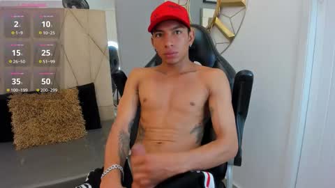 Snapshot of mickey_beasley chatting on 09.27.25 mickey online show from 09.27.25