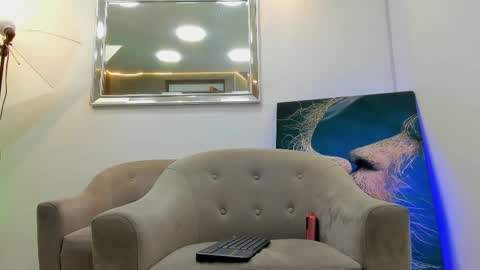 Snapshot of mickey_beasley chatting on 11.04.25 mickey online show from 11.04.25