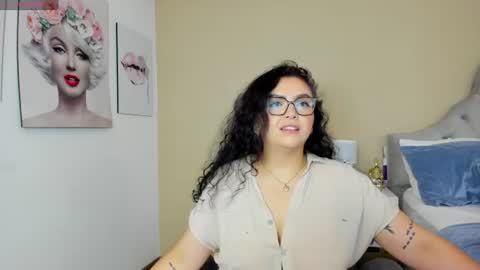 Snapshot of mid_nightpeach chatting on 06.12.26 mid nightpeach online show from 06.12.26
