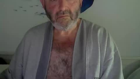 Snapshot of midhir chatting on 03.08.25 kike online show from 03.08.25