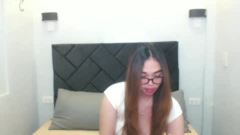 Snapshot of midnightbunny_ chatting on 12.14.24 Bunny 3 online show from 12.14.24