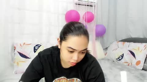 Snapshot of midnightbunny_ chatting on 10.16.25 Bunny 3 online show from 10.16.25