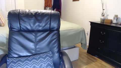 Snapshot of midsummernightsdream chatting on 12.29.24 MidsummerNightsDream online show from 12.29.24