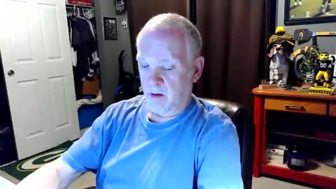 Snapshot of midwestdad09 chatting on 04.17.26 midwestdad09 online show from 04.17.26