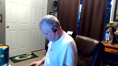 Snapshot of midwestdad09 chatting on 04.19.26 midwestdad09 online show from 04.19.26