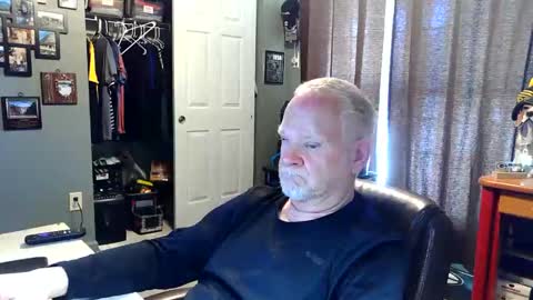 Snapshot of midwestdad09 chatting on 04.21.26 midwestdad09 online show from 04.21.26