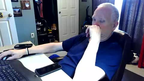 Snapshot of midwestdad09 chatting on 04.25.26 midwestdad09 online show from 04.25.26