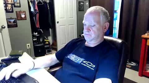 Snapshot of midwestdad09 chatting on 04.26.26 midwestdad09 online show from 04.26.26