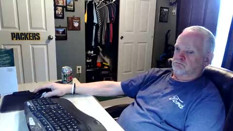 Snapshot of midwestdad09 chatting on 04.29.26 midwestdad09 online show from 04.29.26