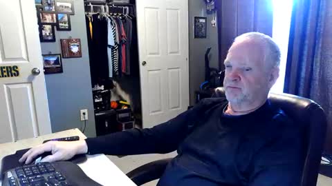 Snapshot of midwestdad09 chatting on 04.30.26 midwestdad09 online show from 04.30.26