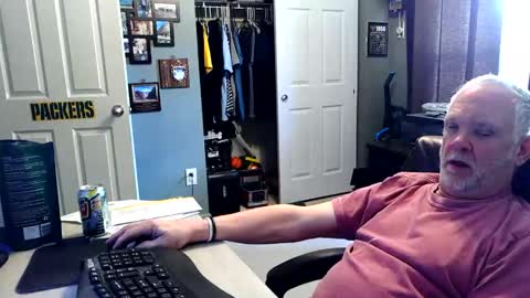 Snapshot of midwestdad09 chatting on 05.02.26 midwestdad09 online show from 05.02.26