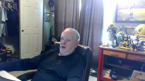 Snapshot of midwestdad09 chatting on 05.09.26 midwestdad09 online show from 05.09.26