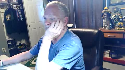 Snapshot of midwestdad09 chatting on 05.10.26 midwestdad09 online show from 05.10.26