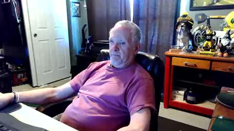 Snapshot of midwestdad09 chatting on 05.14.26 midwestdad09 online show from 05.14.26