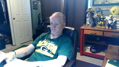Snapshot of midwestdad09 chatting on 05.15.26 midwestdad09 online show from 05.15.26