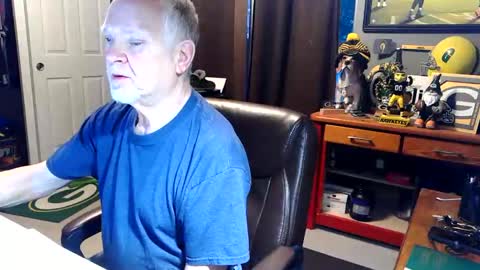 Snapshot of midwestdad09 chatting on 05.17.26 midwestdad09 online show from 05.17.26