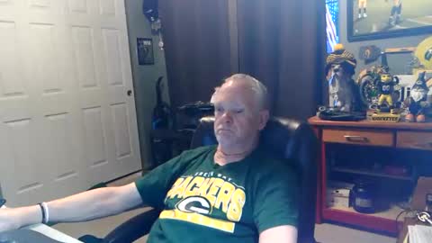 Snapshot of midwestdad09 chatting on 05.25.26 midwestdad09 online show from 05.25.26
