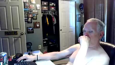 Snapshot of midwestdad09 chatting on 05.26.26 midwestdad09 online show from 05.26.26