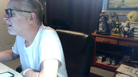 Snapshot of midwestdad09 chatting on 06.21.26 midwestdad09 online show from 06.21.26