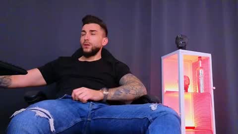 MightyAaron online show from 02.04.25