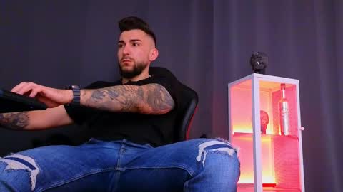 MightyAaron online show from 02.08.25