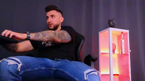 MightyAaron online show from 02.08.25