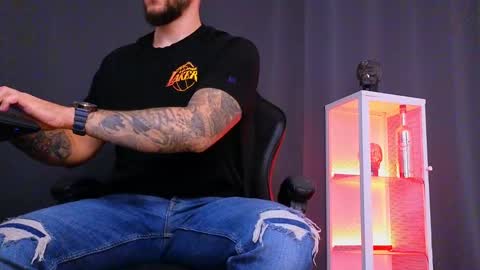 MightyAaron online show from 02.08.25