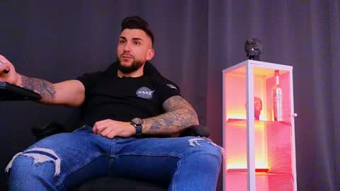 MightyAaron online show from 02.08.25