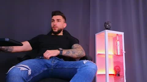 MightyAaron online show from 02.18.25