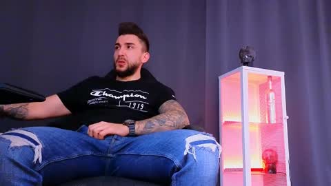 MightyAaron online show from 03.11.25