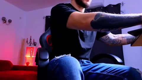 MightyAaron online show from 10.17.25