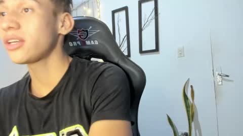 Miguel Hernandez online show from 02.16.25