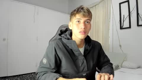 Miguel Hernandez online show from 03.07.25