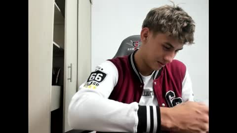 Miguel Hernandez online show from 09.12.25