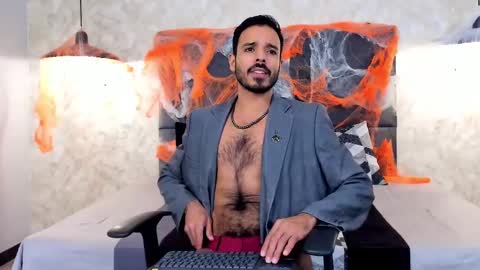 Snapshot of miguelsanfrancisco chatting on 10.29.25 miguelsanfrancisco online show from 10.29.25